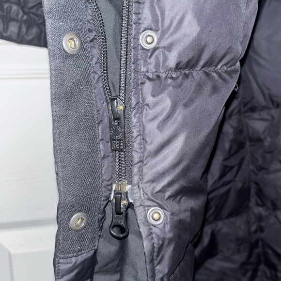 Small North Face Women’s Jacket - Picture 4 of 4